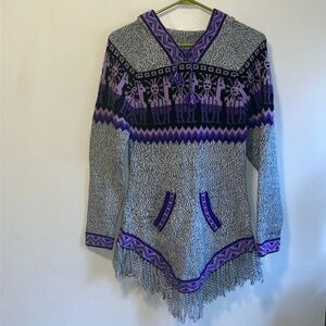 EXCELLENT CONDITION ALPACA WOOL ARTESANIA SWEATER/PONCHO/CAPE MADE IN PERU